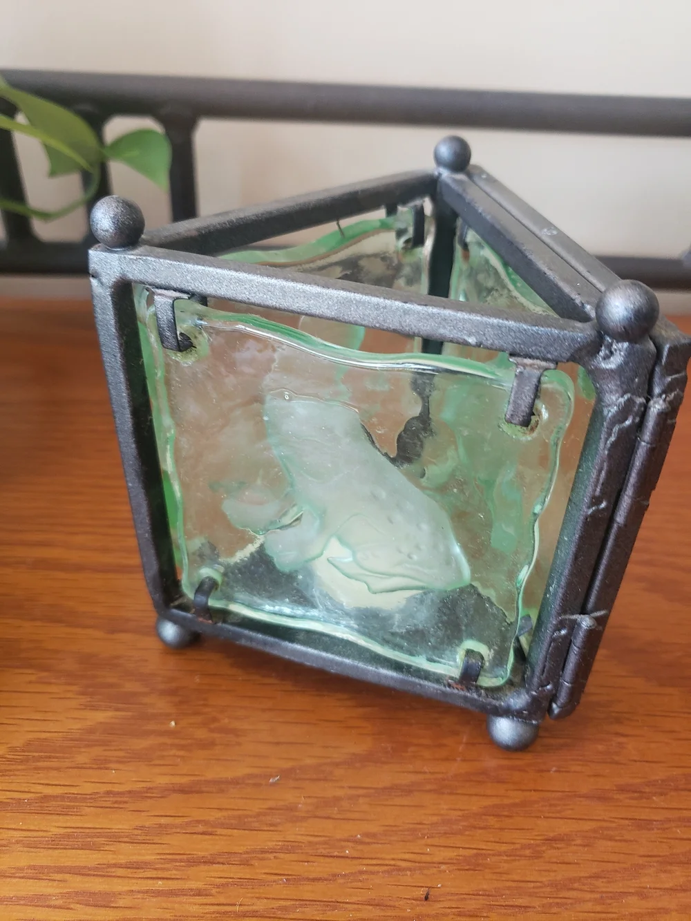 Green Frog Glass Tealight Candle Holder with Iron Frame